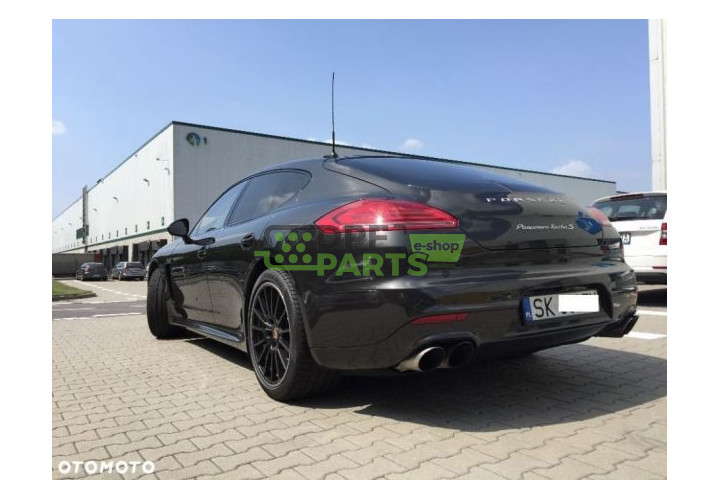 Końcówka układu wydechowego PORSCHE 911 991 Carrera - prawa strona - 991.111.982.01